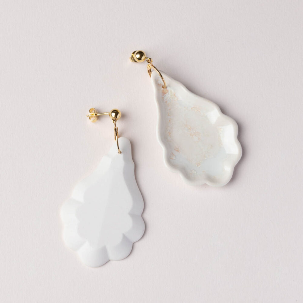 Vesna-Garic-Boucles-Oreilles-Pampilles-porcelaine-blanc-Pampillage