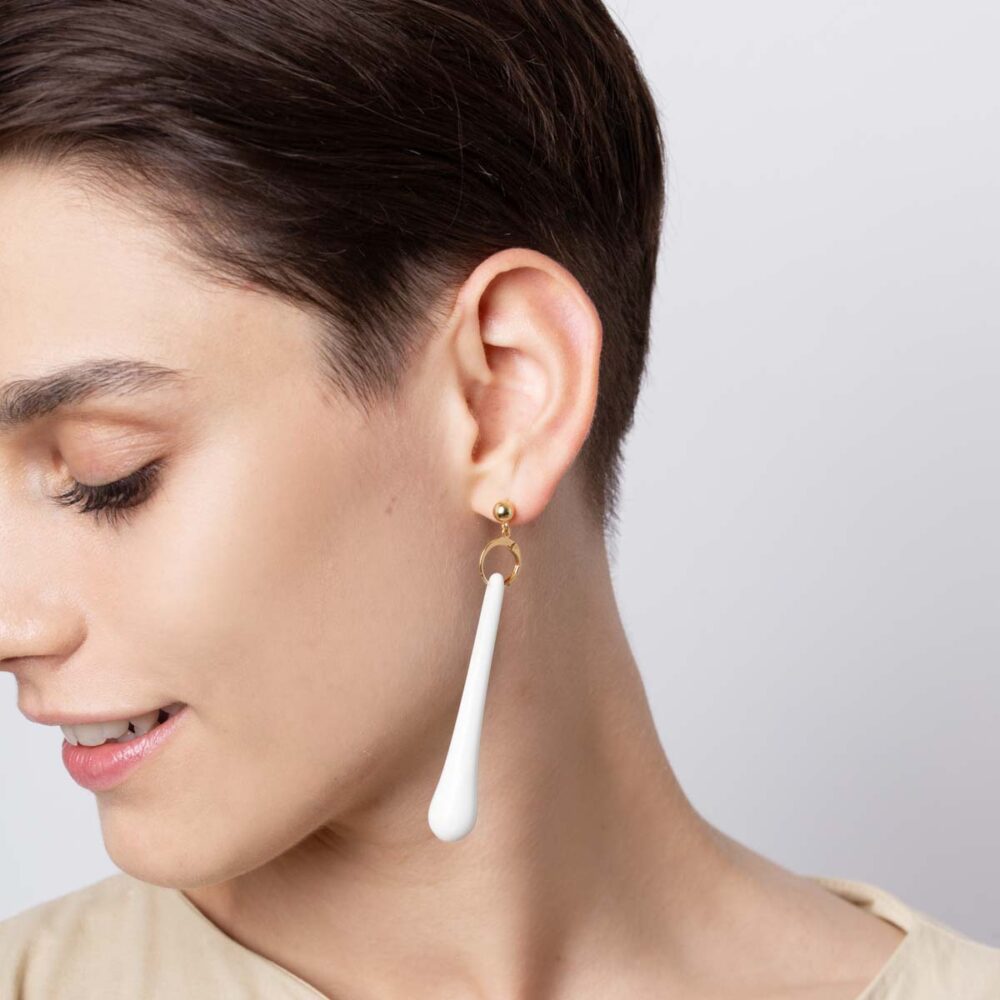 Vesna-Garic-Boucles-Oreilles-Pampilles-porcelaine-blanc-Pompadour