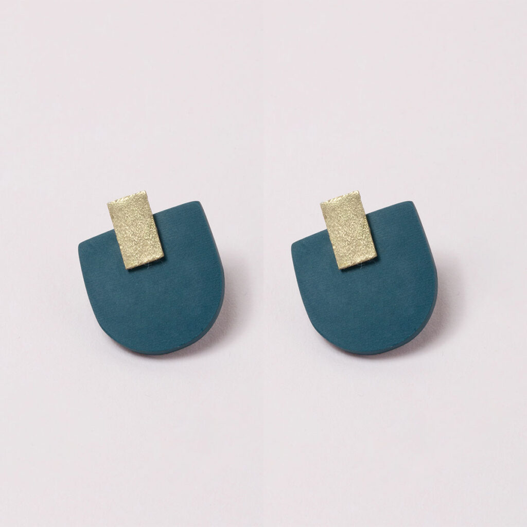 Boucles d'oreilles pendantes vertes et métal doré martelé, Boucles d
